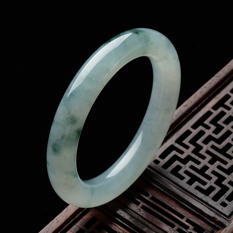 (超值推荐)糯冰种飘花圆条手镯(55.3mm)
