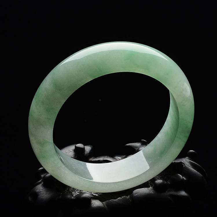 (超值推荐)糯冰种飘翠手镯(56.1mm)