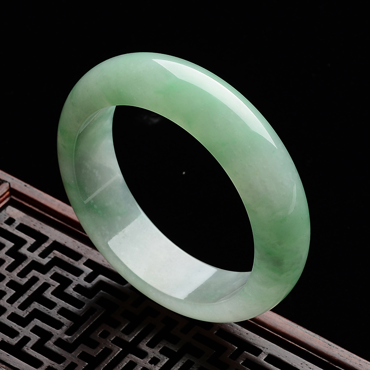 (超值推荐)糯冰种飘翠手镯(56.1mm)