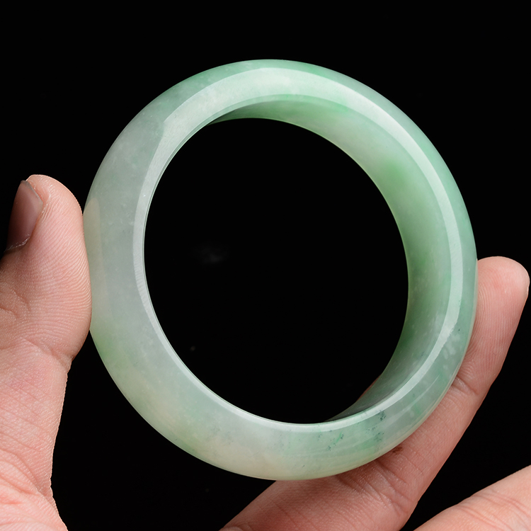 (超值推荐)糯冰种飘翠手镯(56.1mm)