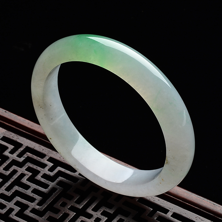 (超值推荐)糯冰种飘翠手镯(54.5mm)