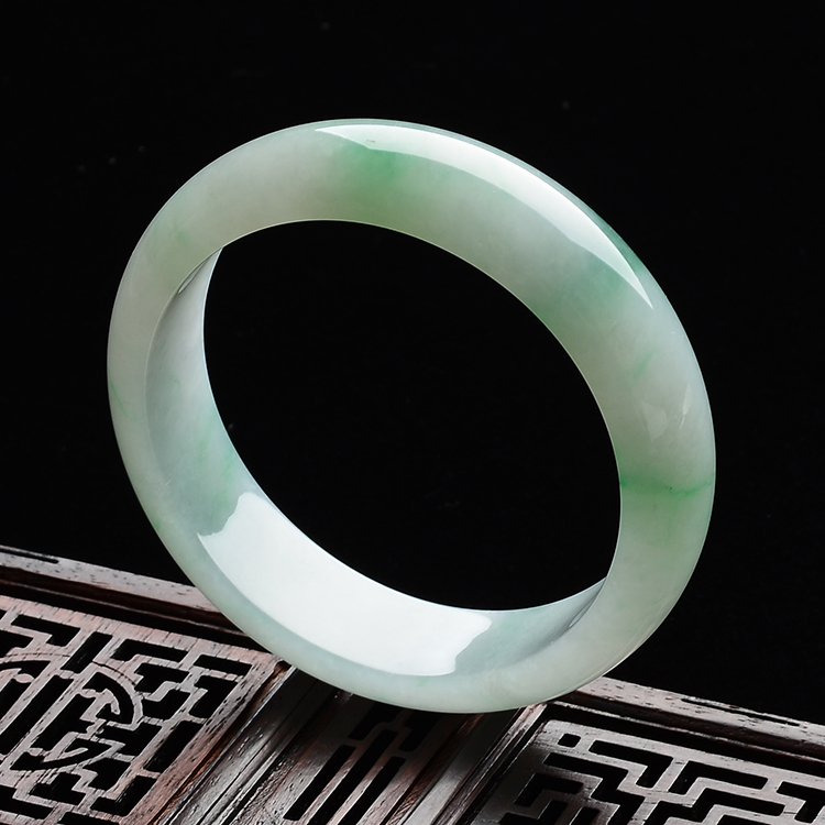 (超值推荐)糯冰种飘翠手镯(57.7mm)