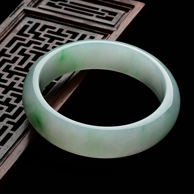(超值推荐)糯冰种飘翠手镯(57.7mm)