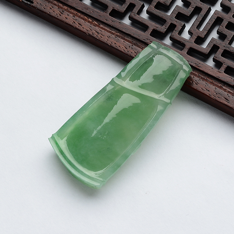 (超值推荐)糯冰种浅绿略飘翠节节高挂件