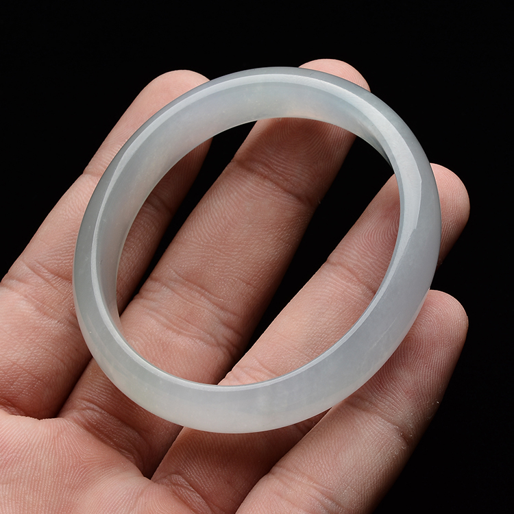 (超值推荐)糯冰种淡晴水贵妃镯(52.3mm-48mm)
