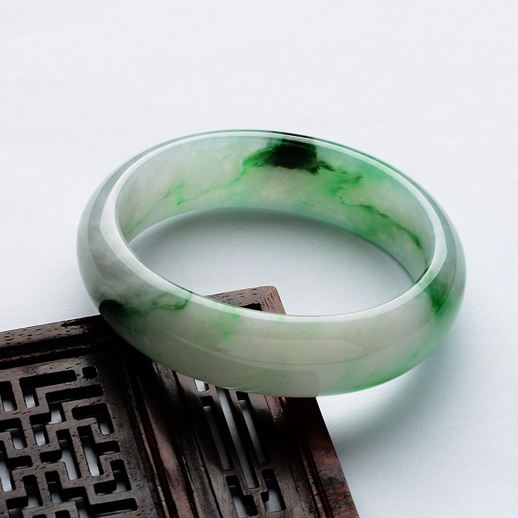 (超值推荐)糯冰种廯加绿贵妃镯(54.8mm-48mm)