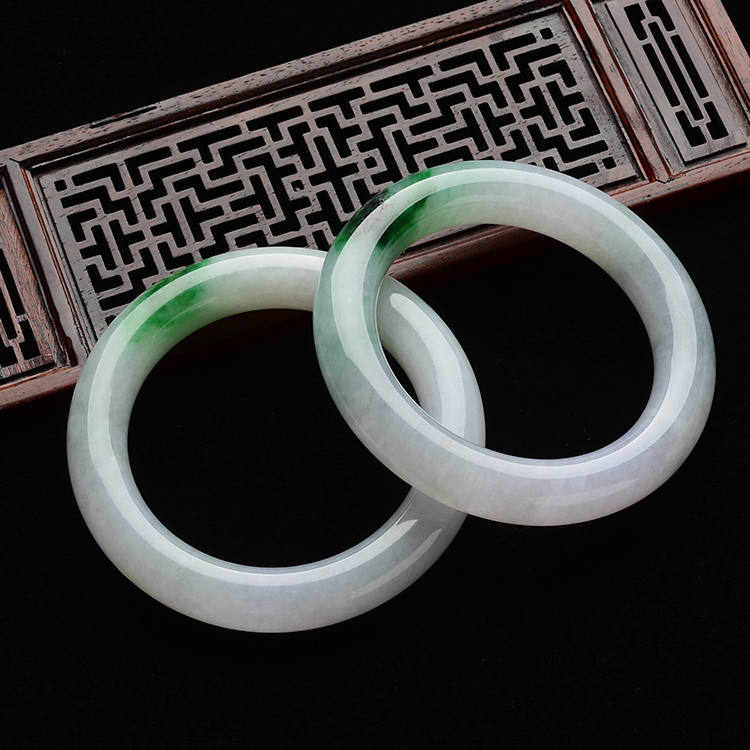 (超值推荐)糯冰种淡春带彩圆条手镯(一对)(56.2mm/57mm)