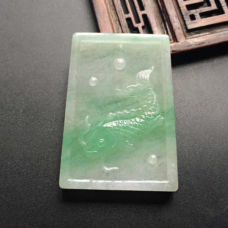 (超值推荐)糯冰种飘翠年年有余挂件