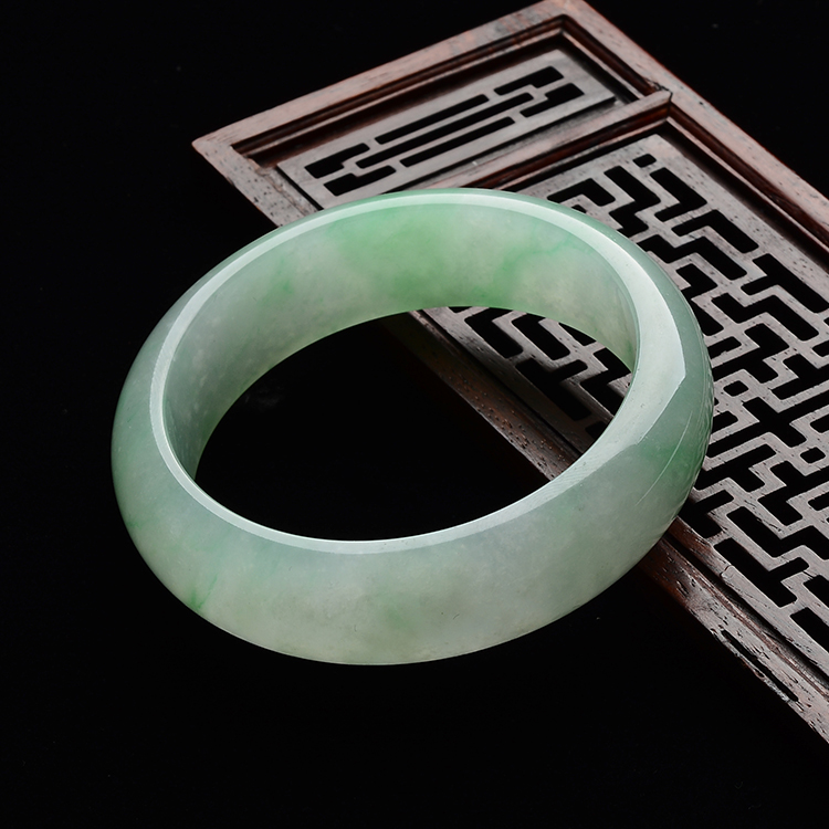 (超值推荐)糯冰种晴水飘翠手镯(55.5mm)