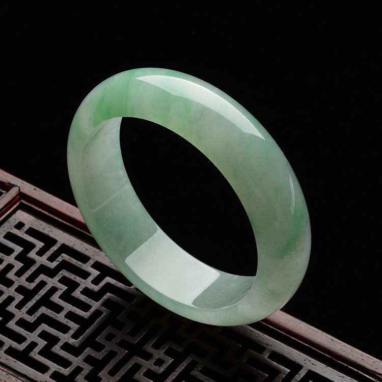 (超值推荐)糯冰种晴水飘翠手镯(55.5mm)