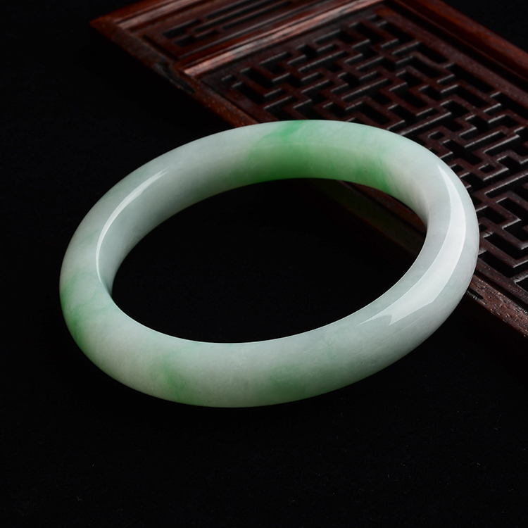(超值推荐)糯冰种飘翠手镯(57.1mm)