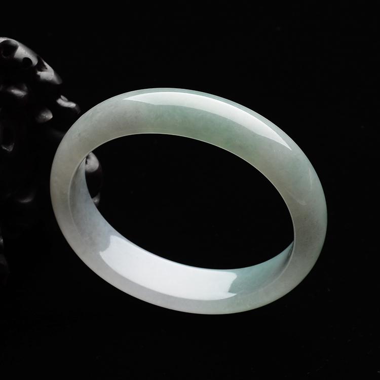 (超值推荐)糯冰种晴水贵妃镯(56.5mm-49.2mm)