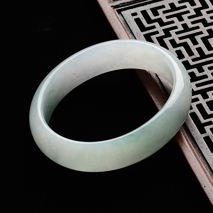 (超值推荐)糯冰种晴水贵妃镯(56.5mm-49.2mm)