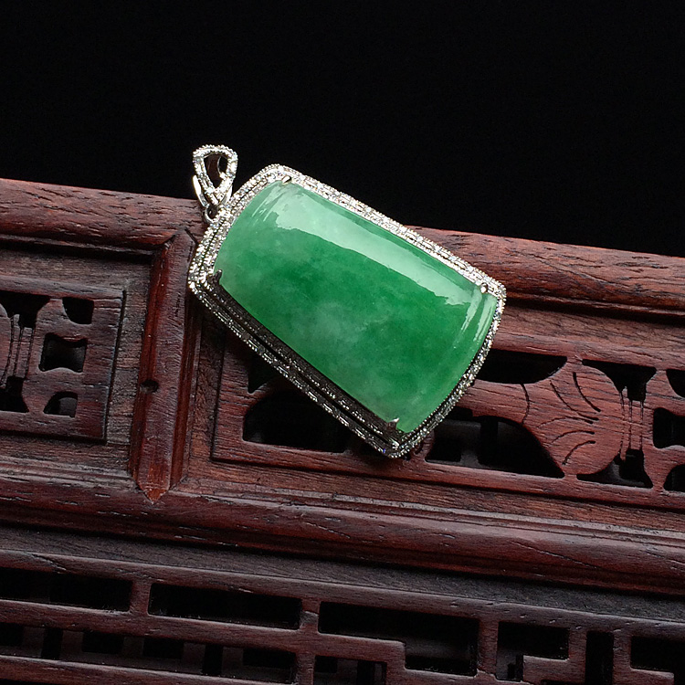 糯冰种翠色镶白金钻石节节高胸坠