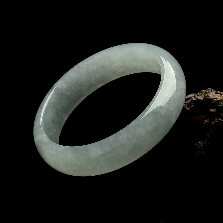(超值推荐)糯冰种淡晴水手镯(58mm)