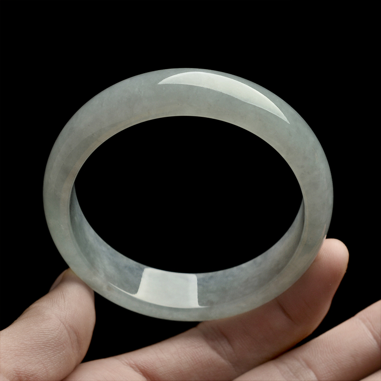 (超值推荐)糯冰种淡晴水手镯(58mm)