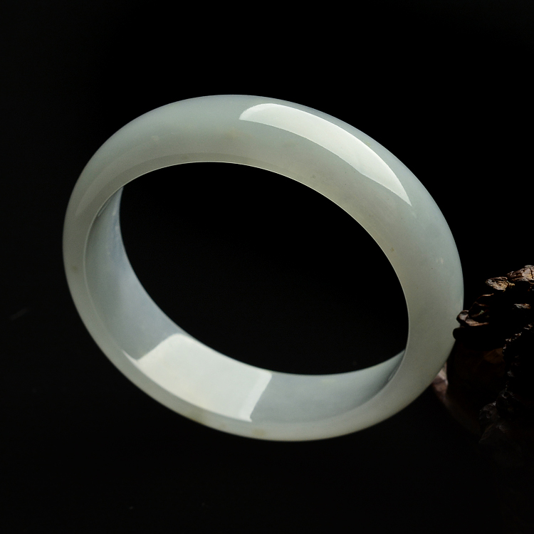 糯冰种淡晴水贵妃手镯(55.6mm)