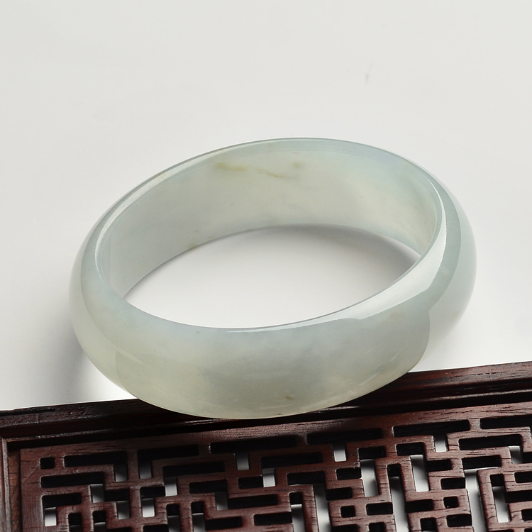 糯冰种淡晴水贵妃手镯(55.6mm)