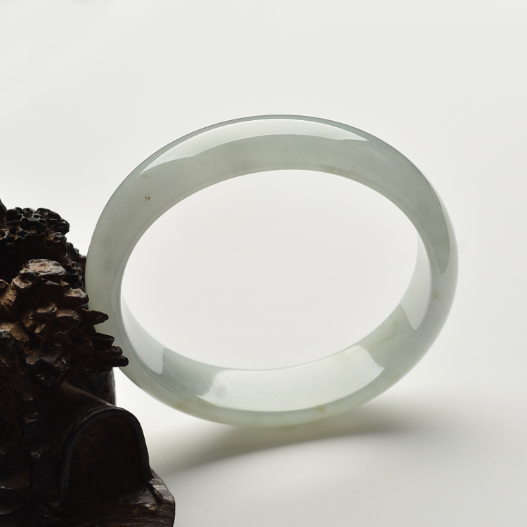 糯冰种淡晴水贵妃手镯(55.6mm)