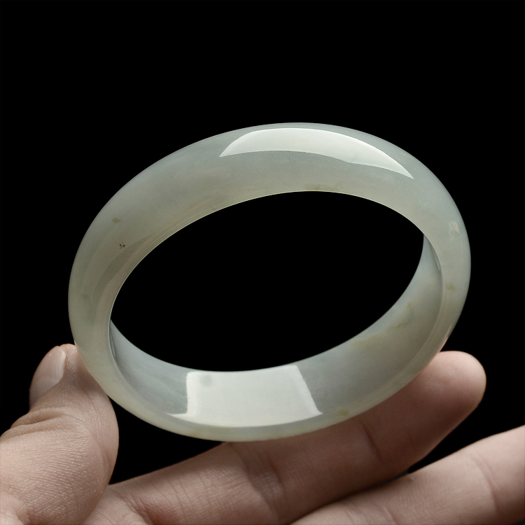 糯冰种淡晴水贵妃手镯(55.6mm)