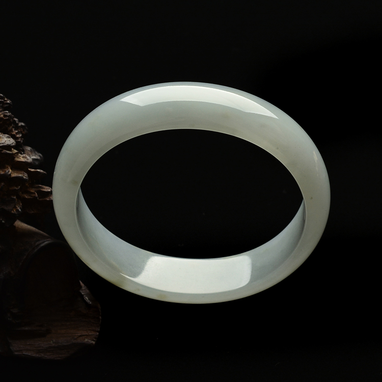 糯冰种淡晴水贵妃手镯(55.6mm)