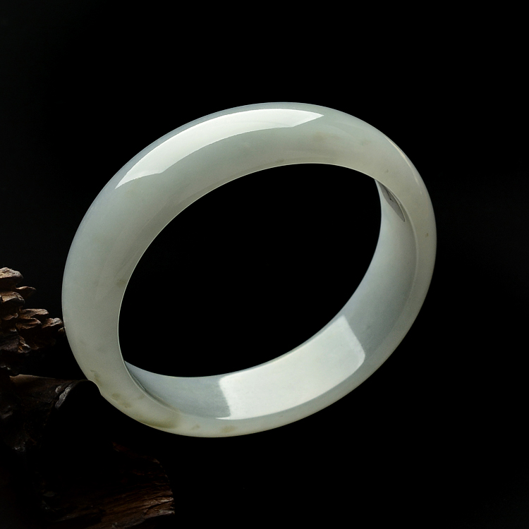 糯冰种淡晴水贵妃手镯(55.6mm)