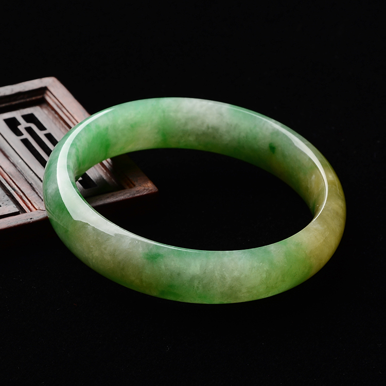 (超值推荐)糯冰种黄加绿手镯(54.8mm)