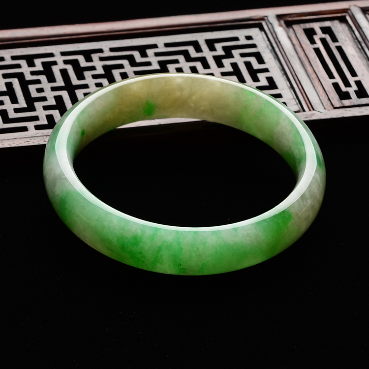 (超值推荐)糯冰种黄加绿手镯(54.8mm)