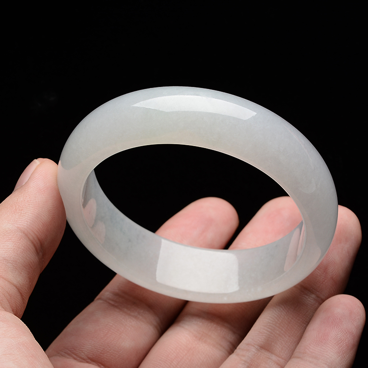 (超值推荐)糯冰种晴水贵妃镯(58.5mm-52.3mm)