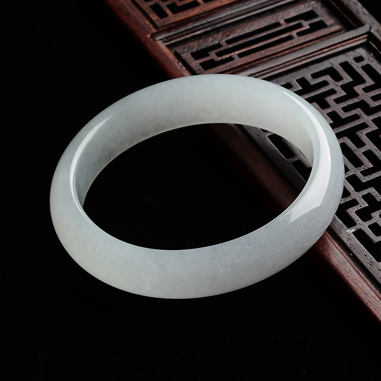 (超值推荐)糯冰种晴水贵妃镯(58.5mm-52.3mm)