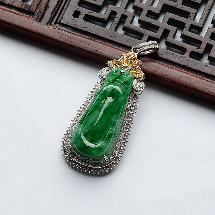 (超值推荐)糯冰种翠色镶白金钻石福在眼前胸坠