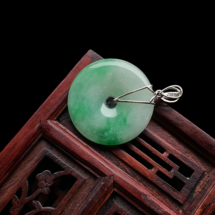 糯冰种飘翠镶白金钻石平安扣胸坠