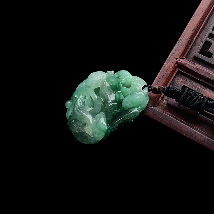 糯冰种飘翠年年有余挂件