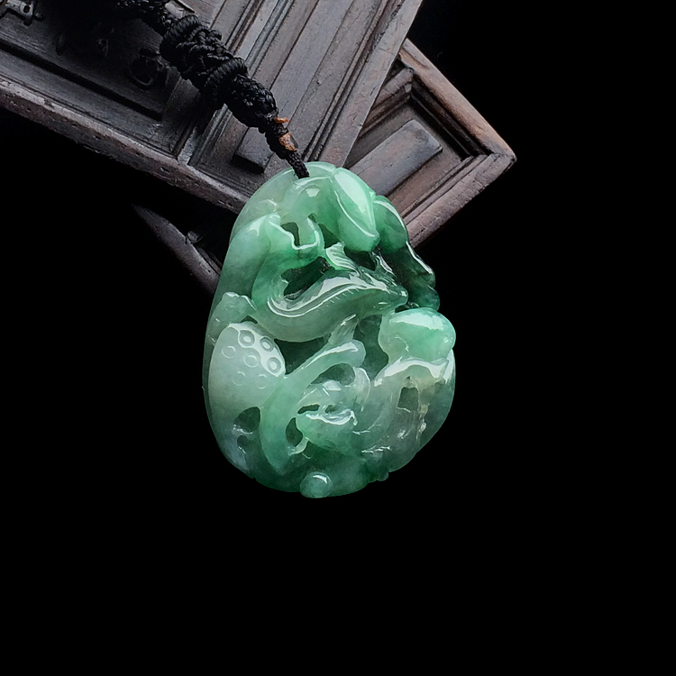 糯冰种飘翠年年有余挂件