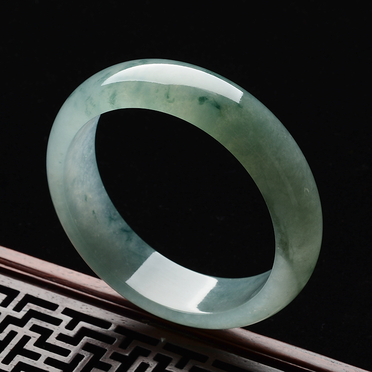 (超值推荐)糯冰种晴水飘花手镯(56.5mm)