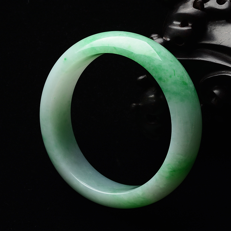 (超值推荐)糯冰种翠色手镯(57.8mm)