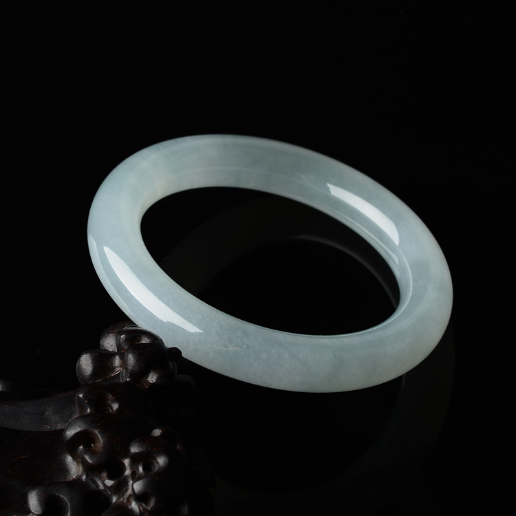 (超值推荐)糯冰种淡晴水圆条手镯(55.1mm)
