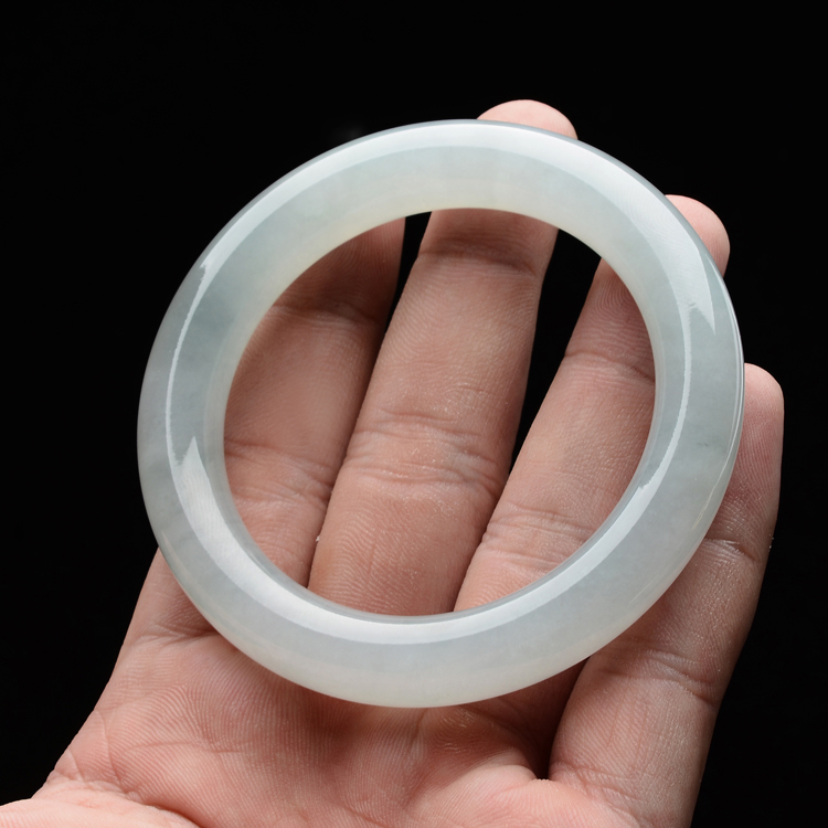 (超值推荐)糯冰种淡晴水圆条手镯(55.1mm)