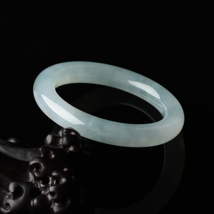 (超值推荐)糯冰种淡晴水圆条手镯(55.3mm)