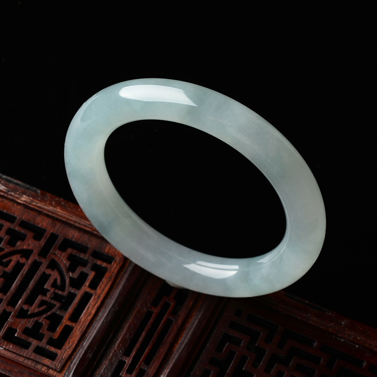 (超值推荐)糯冰种淡晴水圆条手镯(55.3mm)