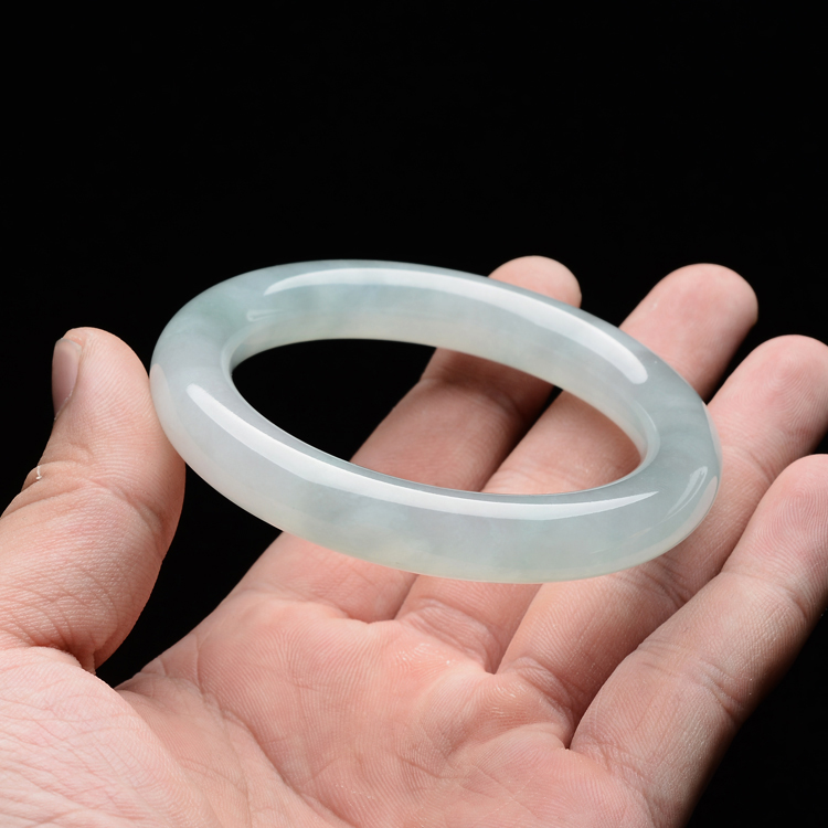 (超值推荐)糯冰种淡晴水圆条手镯(55.3mm)