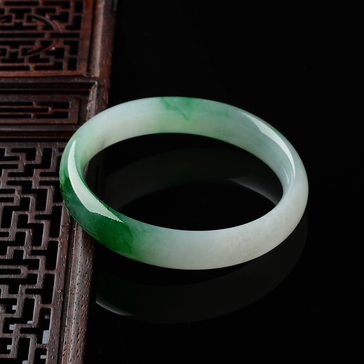 (超值推荐)糯冰种飘阳绿手镯(54.3mm)