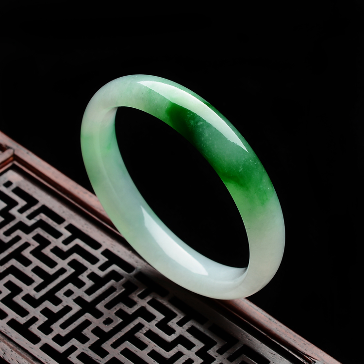 (超值推荐)糯冰种飘阳绿手镯(54.3mm)