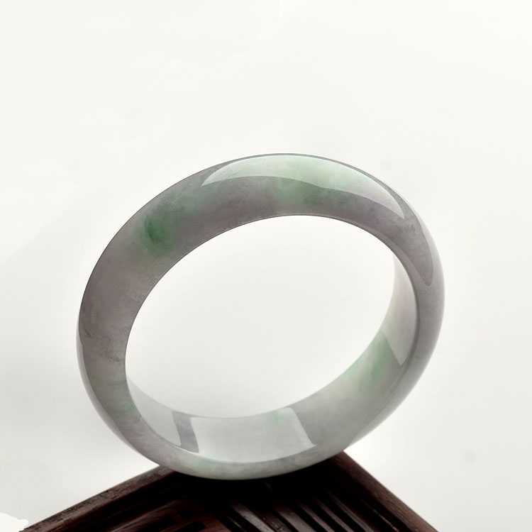 (超值推荐)糯冰种淡春带彩手镯(58.1mm)