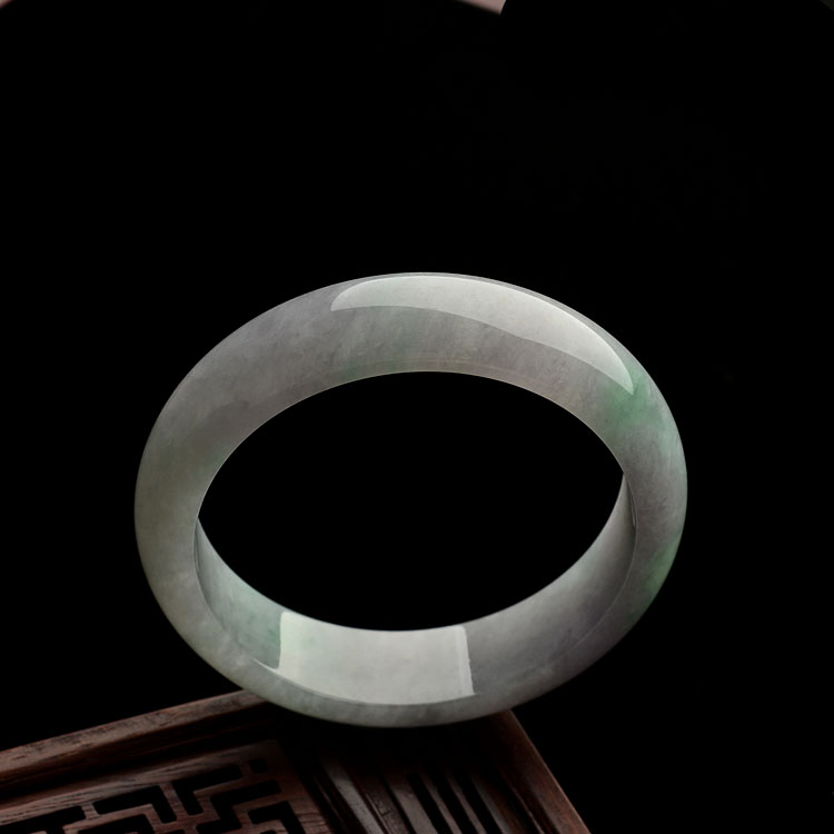 (超值推荐)糯冰种淡春带彩手镯(58.1mm)