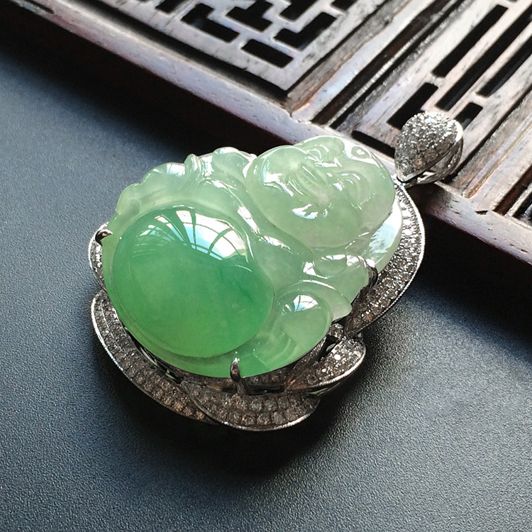 (超值推荐)糯冰种晴水镶白金钻石玉佛胸坠