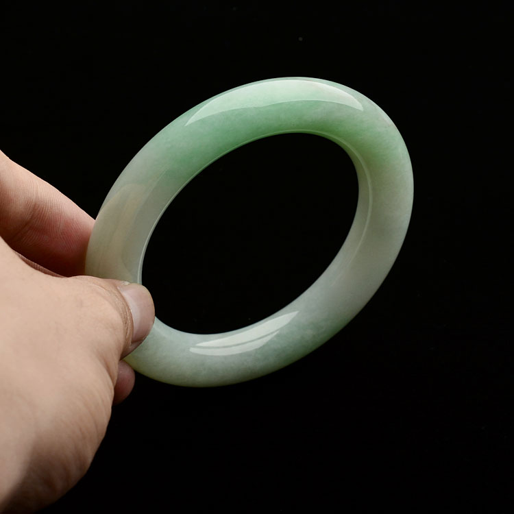 (超值推荐)糯冰种绿晴水圆条手镯(58mm)