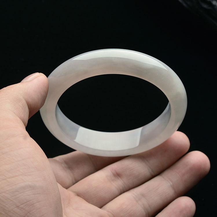 (超值推荐)糯冰种淡晴水手镯(56mm)