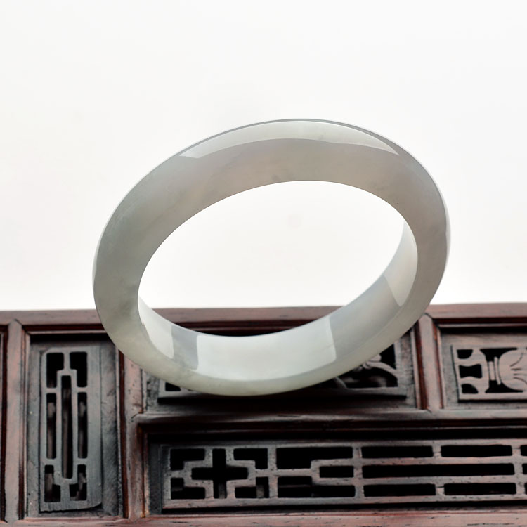 (超值推荐)糯冰种淡晴水手镯(56mm)