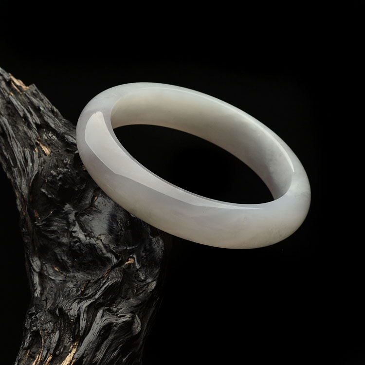 (超值推荐)糯冰种淡晴水手镯(56mm)